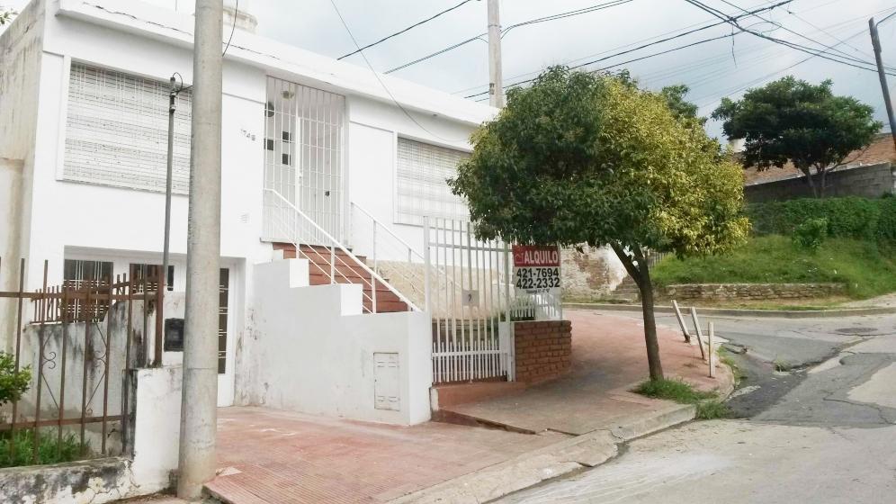 Casa esquina en San Vicente, apta crédito